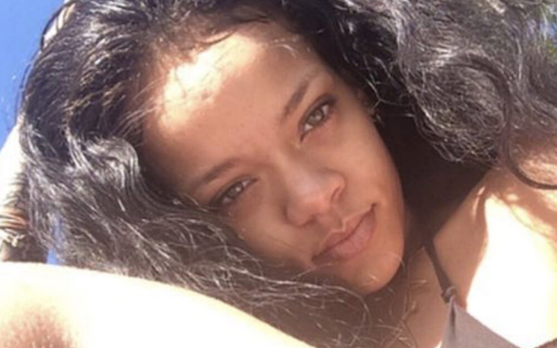 rihanna selfies